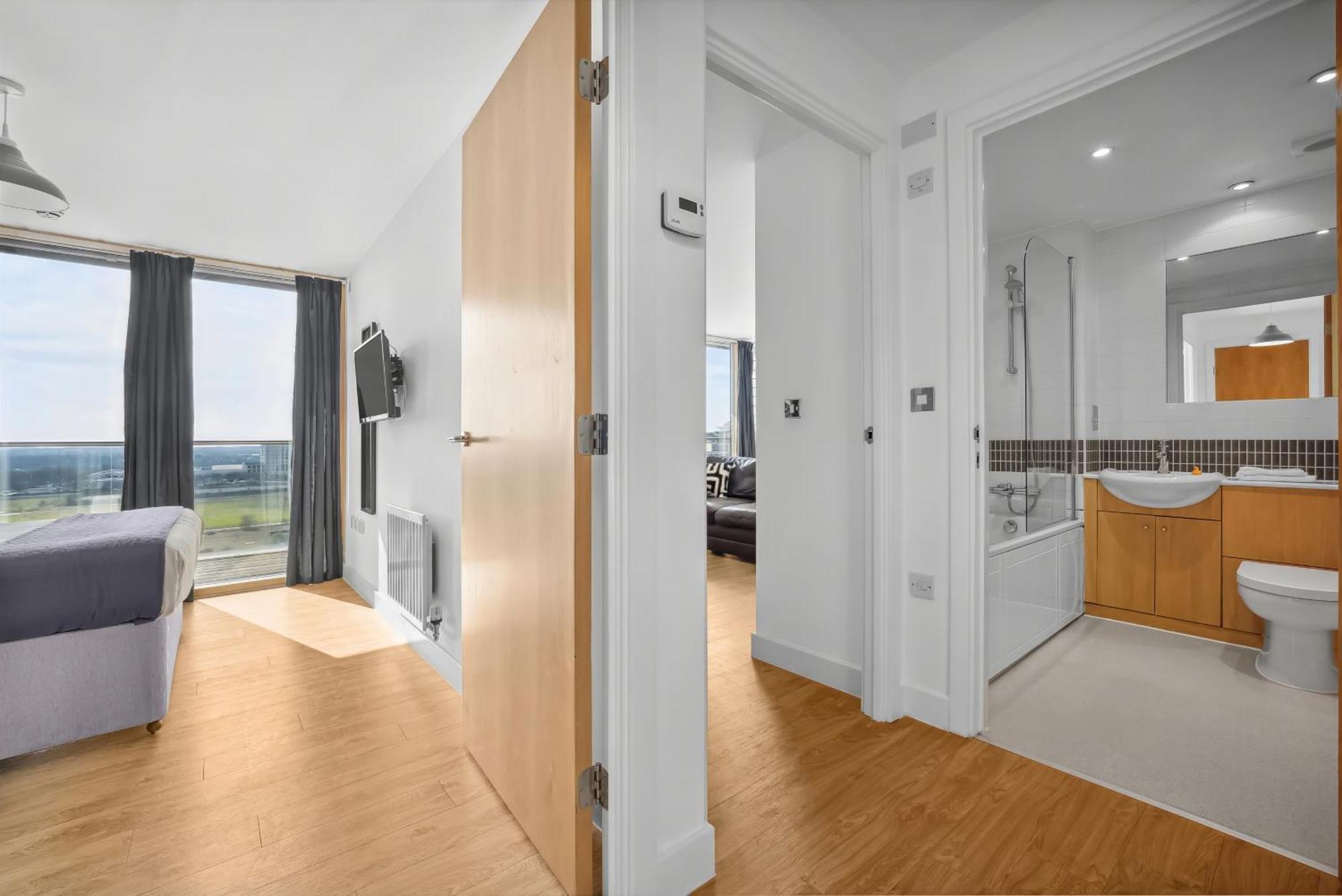 Cotels At Vizion Serviced Apartments, Superfast Broadband, Central Location, Free Parking, Fully Equipped Kitchen Милтон-Кейнс Экстерьер фото